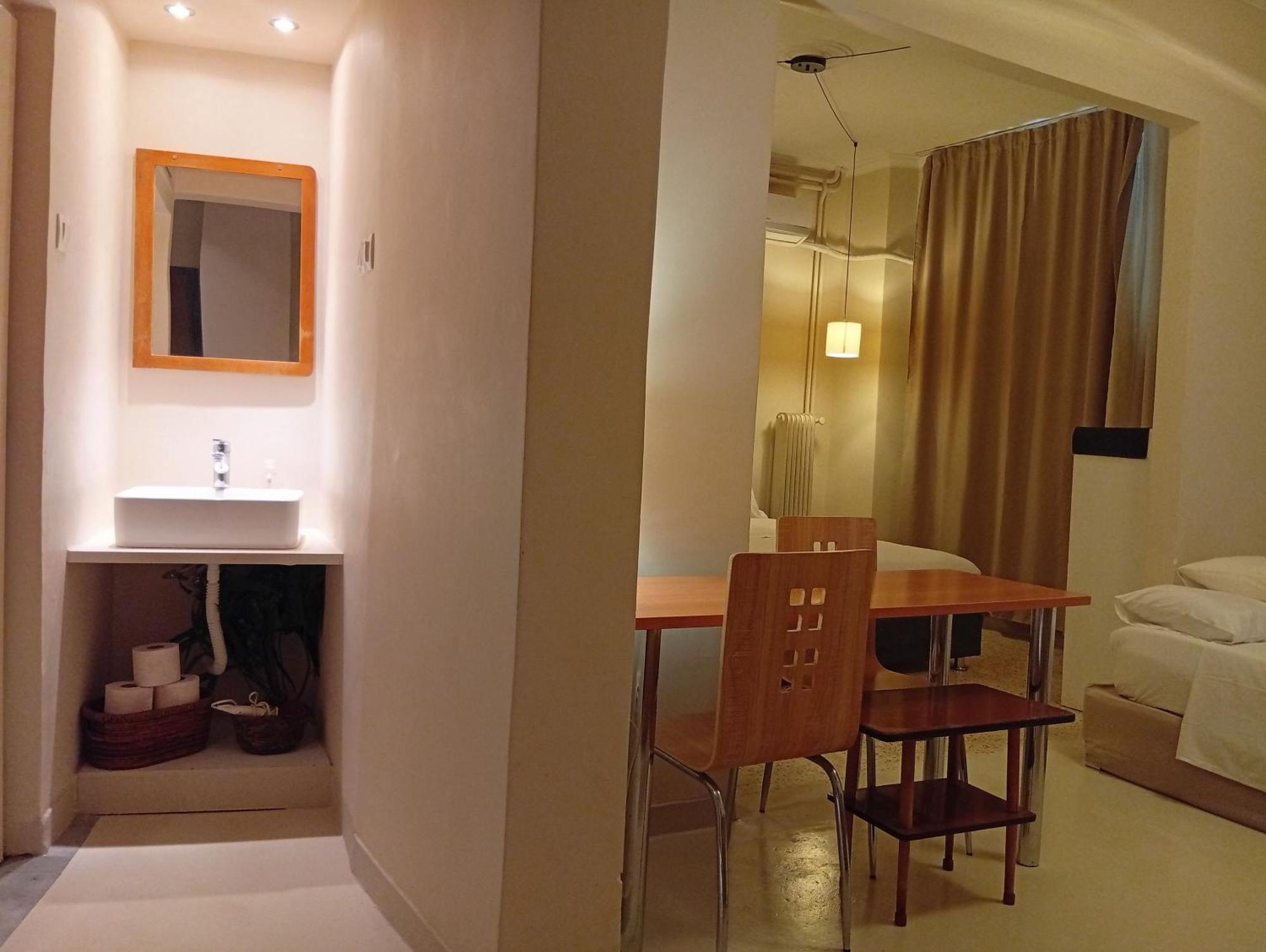 Filopappou Decent Apartment Atény Exteriér fotografie